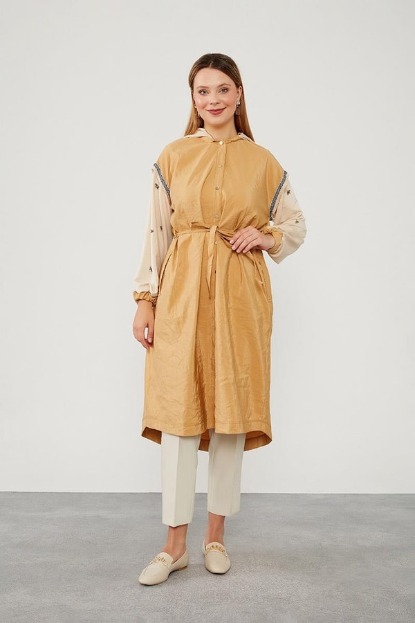 LevidorLevidor Camel-Bej Kapüşonlu Kolları İşlemeli Trençkot