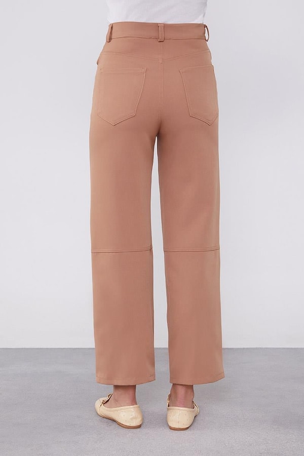 LevidorLevidor Camel Ekleme Tasarımlı Düz Paça Pantolon