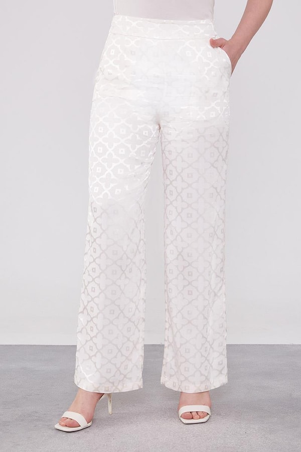 LevidorLevidor Ekru Çiçek Desen Jakarlı İkili Takım