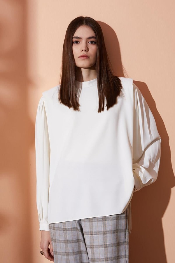 LevidorLevidor Ekru Vatkalı kısa bluz