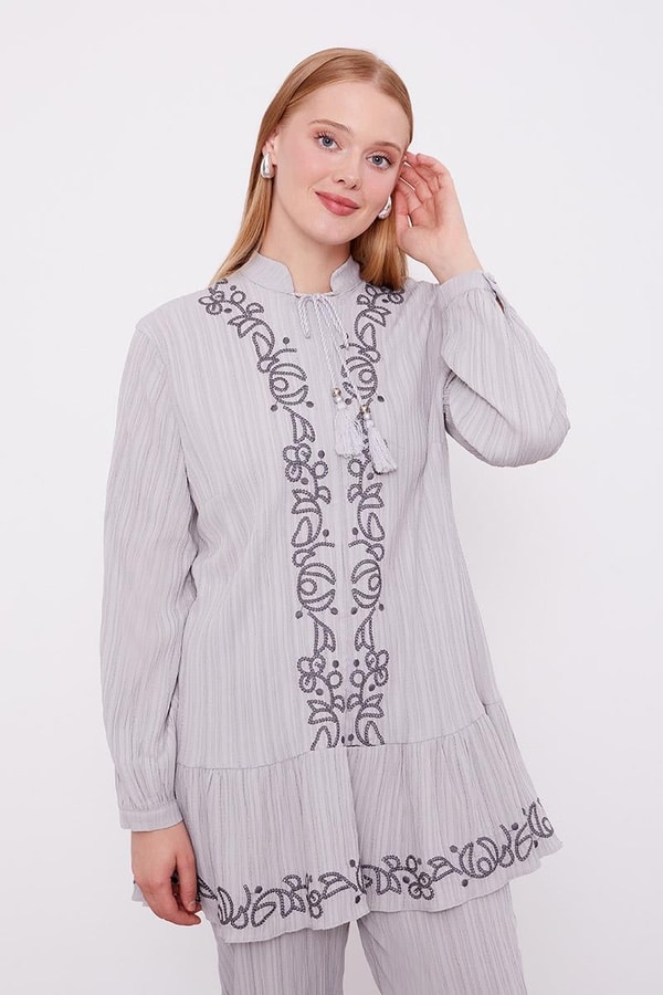 LevidorLevidor Gri Nakış Detaylı Takım