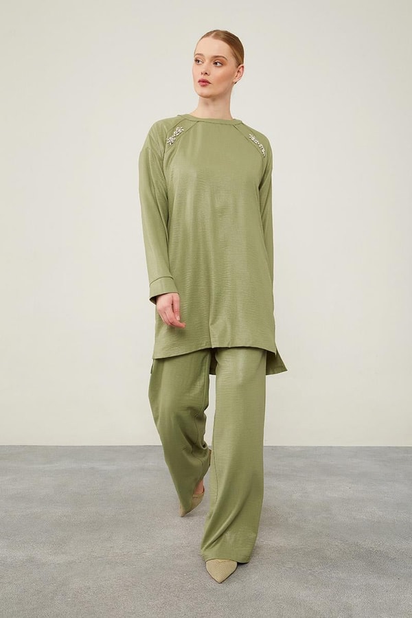 LevidorLevidor Haki Önü Taş İşlemeli Geniş Pantolonlu Tunik Takım