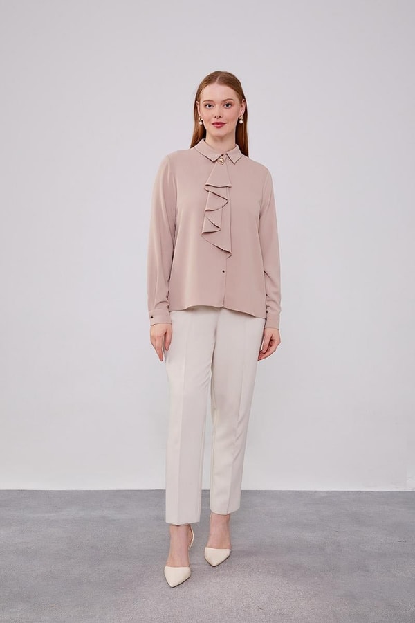 LevidorLevidor K.Bej Yakası Fular Broş Detaylı Bluz