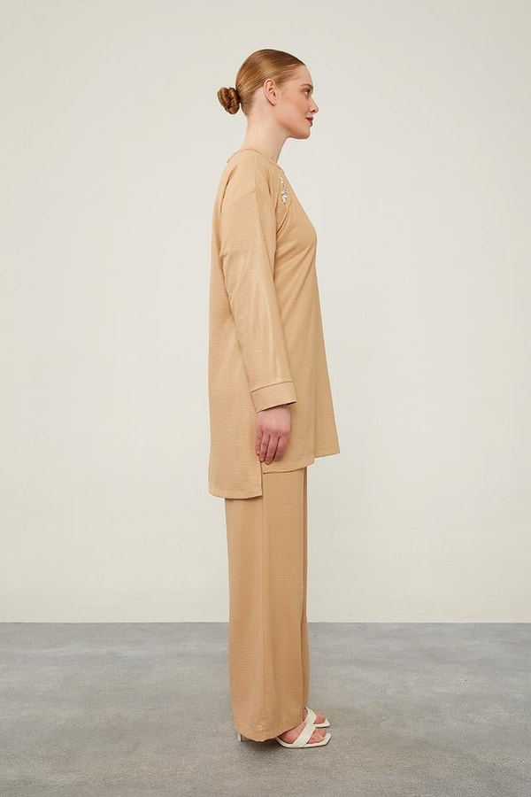 LevidorLevidor K.Bej Önü Taş İşlemeli Geniş Pantolonlu Tunik Takım
