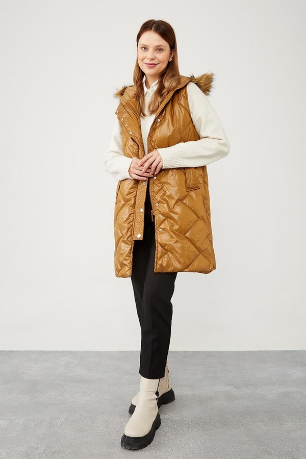 LevidorLevidor Kahve Kapitone Kapüşonlu Çıtçıt Kapamalı Yelek