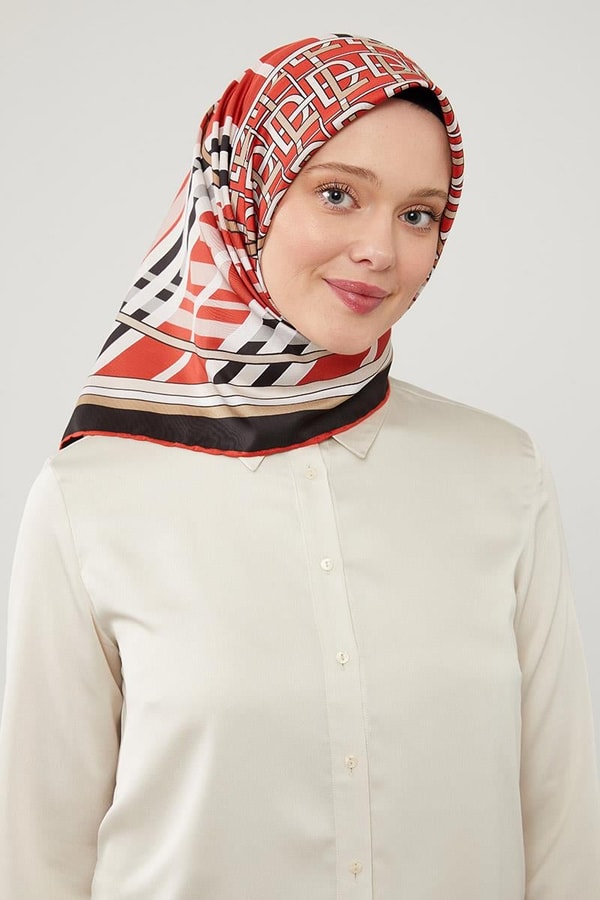 LevidorLevidor Kırmızı Yazı Baskılı Trend Twill Eşarp