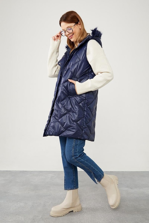 LevidorLevidor Lacivert Kapitone Kapüşonlu Çıtçıt Kapamalı Yelek