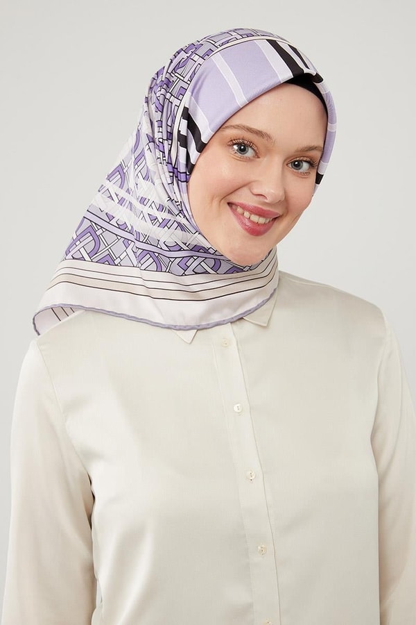 LevidorLevidor Lila Yazı Baskılı Trend Twill Eşarp