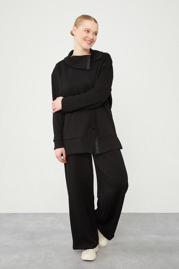 LevidorLevidor Siyah Asimetrik Yaka Spor Takım