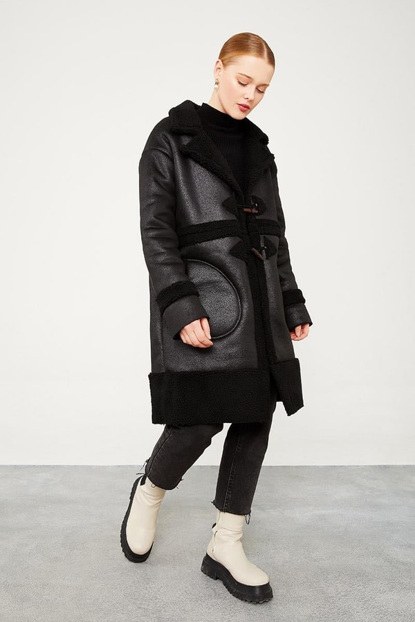 LevidorLevidor Siyah Düğme Kapamalı Yün Astarlı Suni Deri Kaban