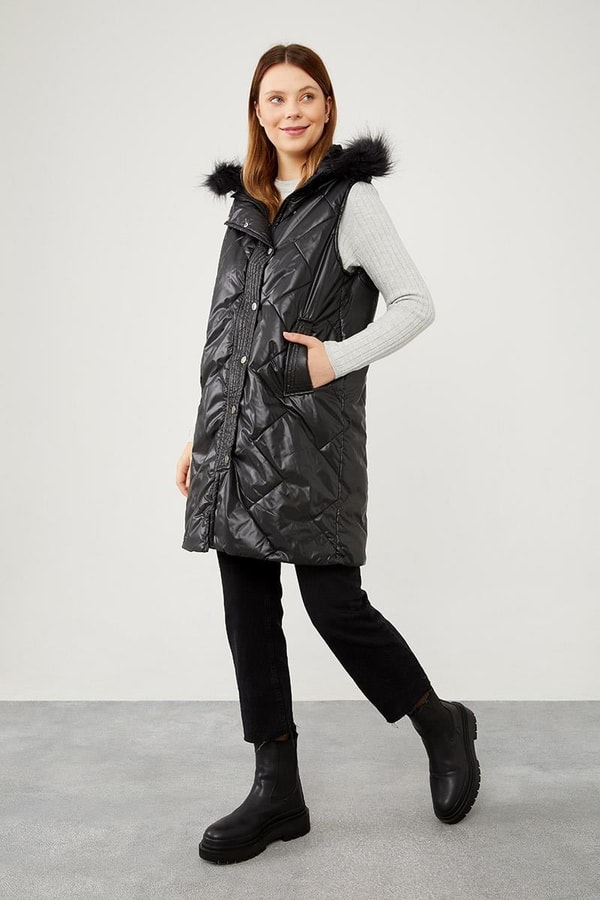 LevidorLevidor Siyah Kapitone Kapüşonlu Çıtçıt Kapamalı Yelek