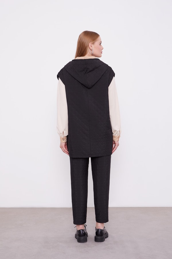 LevidorLevidor Siyah Kapitone Kapüşonlu Yelek