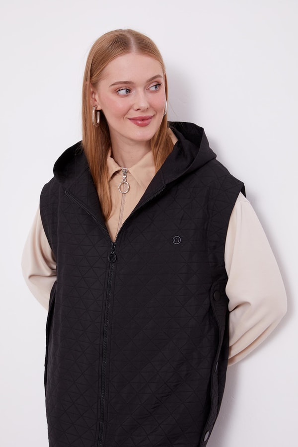 LevidorLevidor Siyah Kapitone Kapüşonlu Yelek