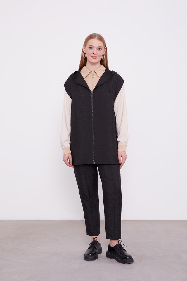 LevidorLevidor Siyah Kapitone Kapüşonlu Yelek