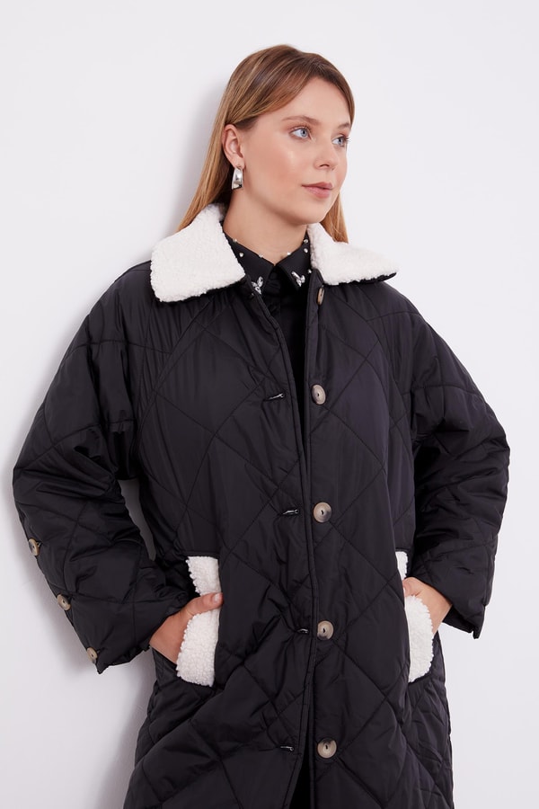 LevidorLevidor Siyah Kürk Detaylı Kapitone Mont