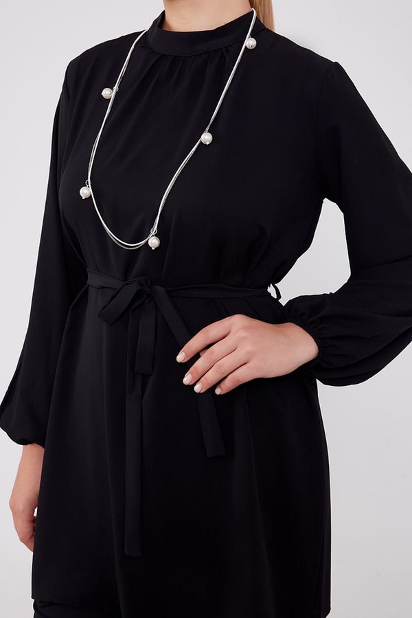 LevidorLevidor Siyah-Siyah Kolye Detaylı Şifon Tunik Takım