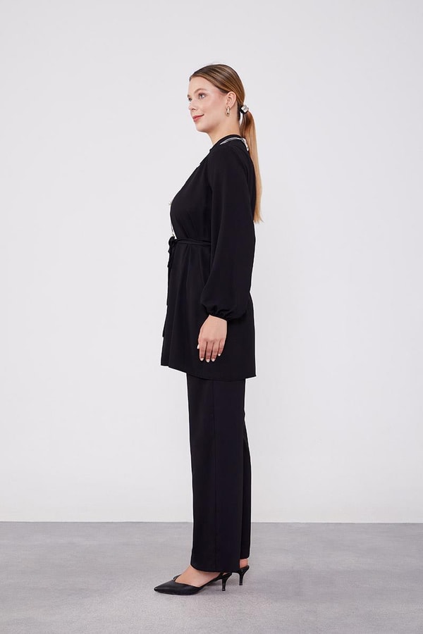 LevidorLevidor Siyah-Siyah Kolye Detaylı Şifon Tunik Takım