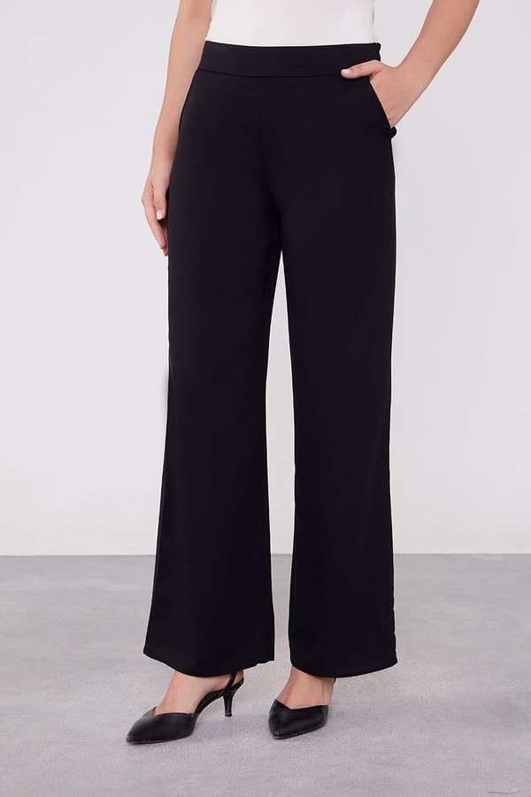 LevidorLevidor Siyah-Siyah Kolye Detaylı Şifon Tunik Takım