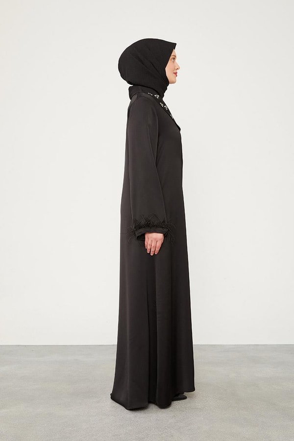 LevidorLevidor Siyah Tüy Detaylı Taş işlemeli Ferace