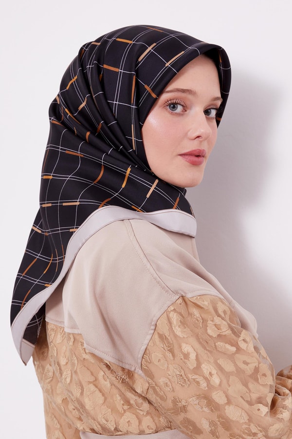 LevidorLevidor Siyah Üçgen Desen Twill İpek Eşarp