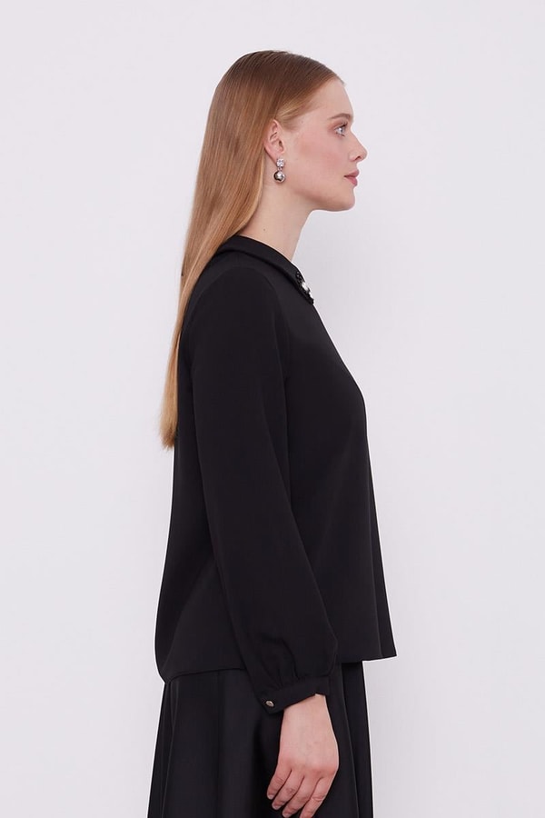 LevidorLevidor Siyah Yaka İşlemeli Bluz