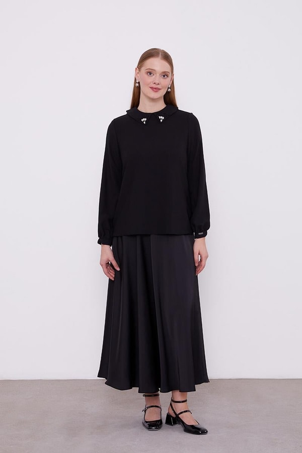 LevidorLevidor Siyah Yaka İşlemeli Bluz