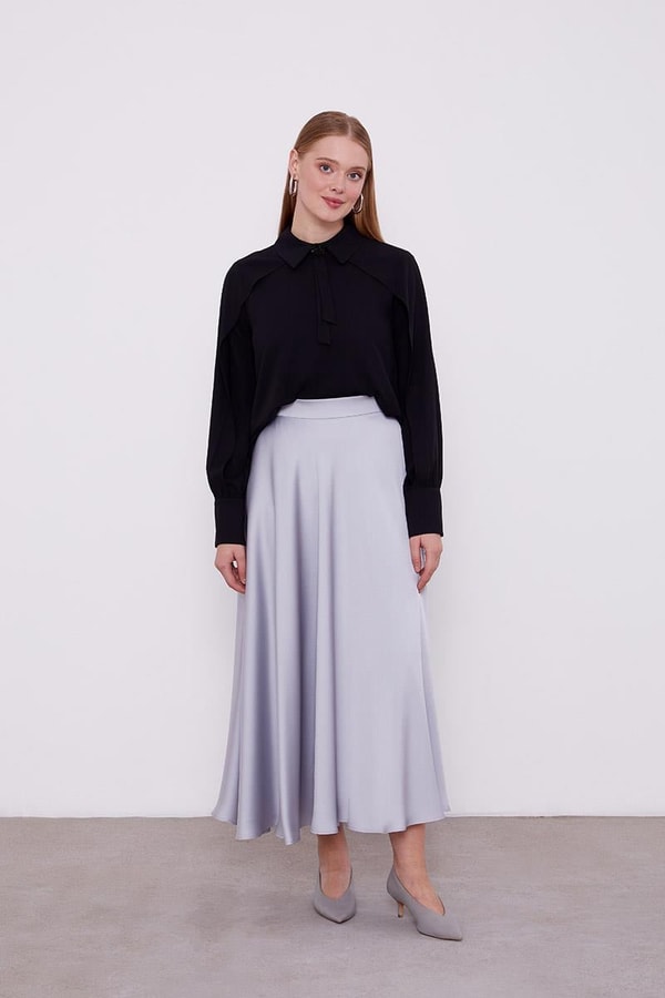 LevidorLevidor Siyah Yaka Taş Detaylı Bluz