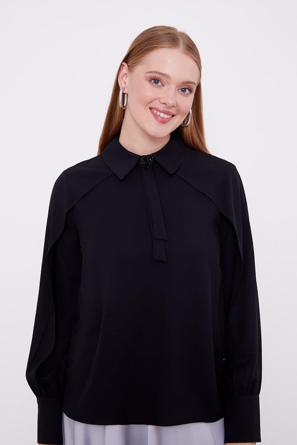 LevidorLevidor Siyah Yaka Taş Detaylı Bluz