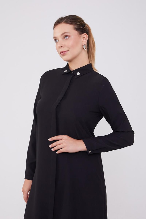 LevidorLevidor Siyah Yakası Taşlı Uzun Gömlek