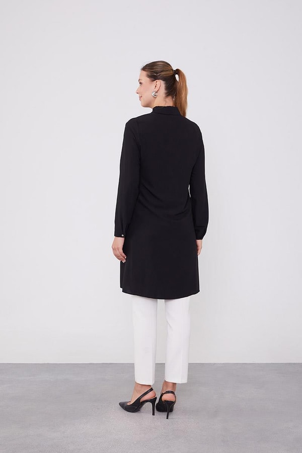 LevidorLevidor Siyah Yakası Taşlı Uzun Gömlek