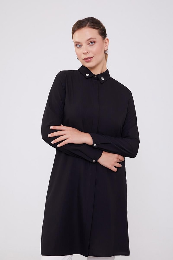 LevidorLevidor Siyah Yakası Taşlı Uzun Gömlek