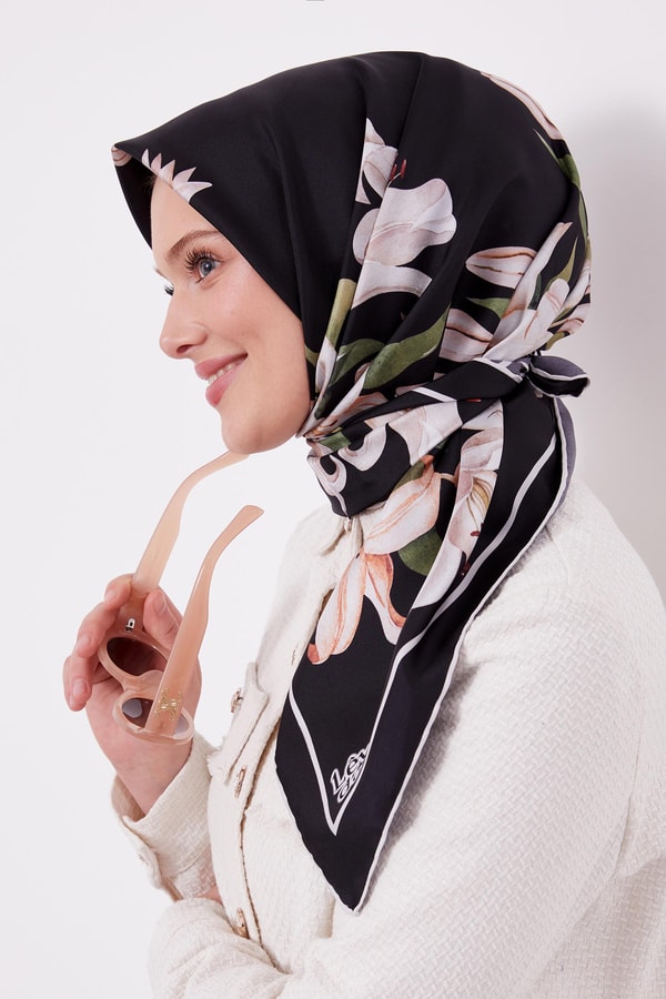 LevidorLevidor Siyah Zambak Desen Twill Ipek Esarp