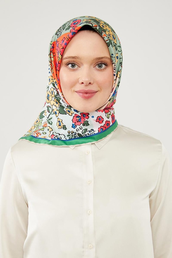 LevidorLevidor Yeşil Mine Çiçeği Trend Twill Eşarp