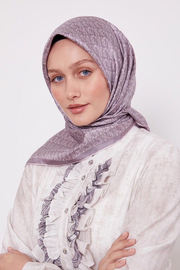 LevidorLila El Yazısı Desen Twill İpek Eşarp
