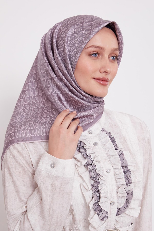 LevidorLila El Yazısı Desen Twill İpek Eşarp