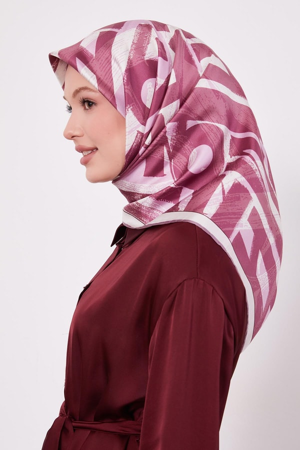 LevidorLila Harf Baskılı Twill İpek Eşarp