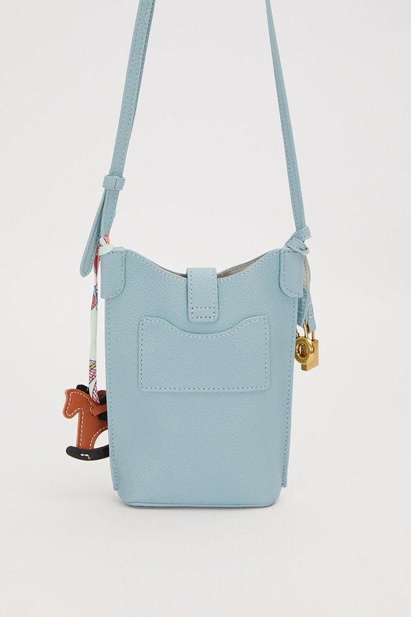 LevidorMavi Atlı Charm Detaylı Omuz Çantası