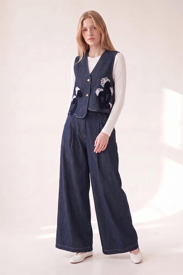 LevidorMavi Çiçek Nakış Detaylı  Denim Yelek