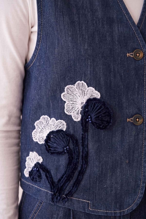 LevidorMavi Çiçek Nakış Detaylı  Denim Yelek