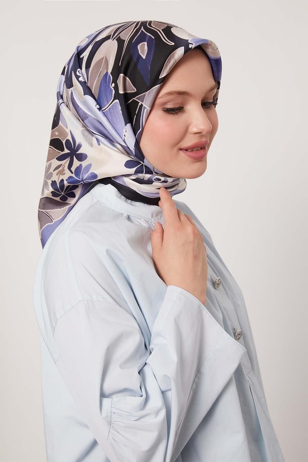 LevidorMavi Karışık Çiçek Desen Twill İpek Eşarp
