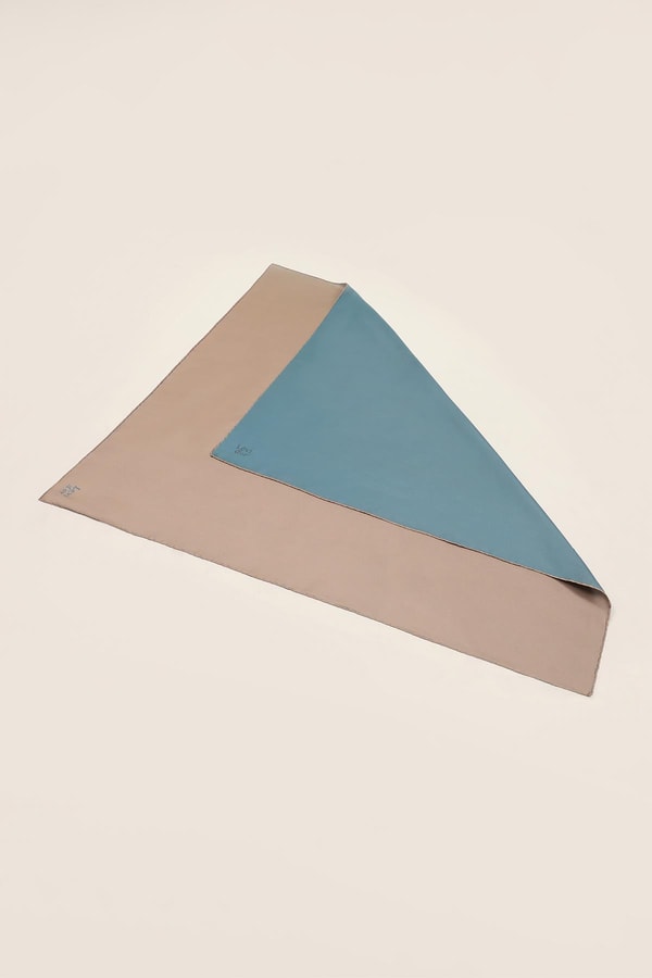 LevidorMavi-Taş Çift Taraflı Twill İpek Eşarp