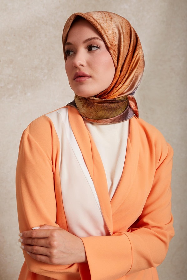 LevidorMenekşe Desenli Twill İpek Eşarp