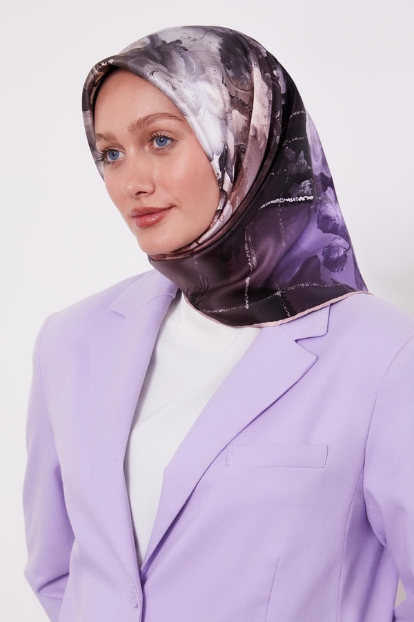 LevidorMenekşe Menekşe Desen Sura İpek Eşarp