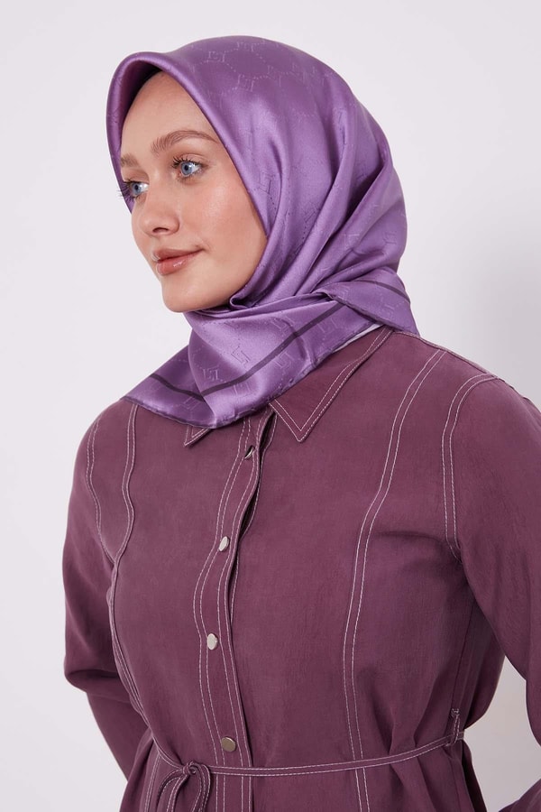 LevidorMenekşe Petek Desen Monogram İpek Eşarp