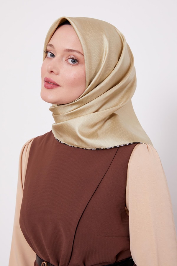 LevidorMint Yeşili Benekli Twill İpek Eşarp