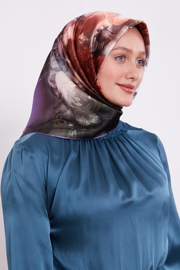 LevidorMor Menekşe Desen Sura İpek Eşarp