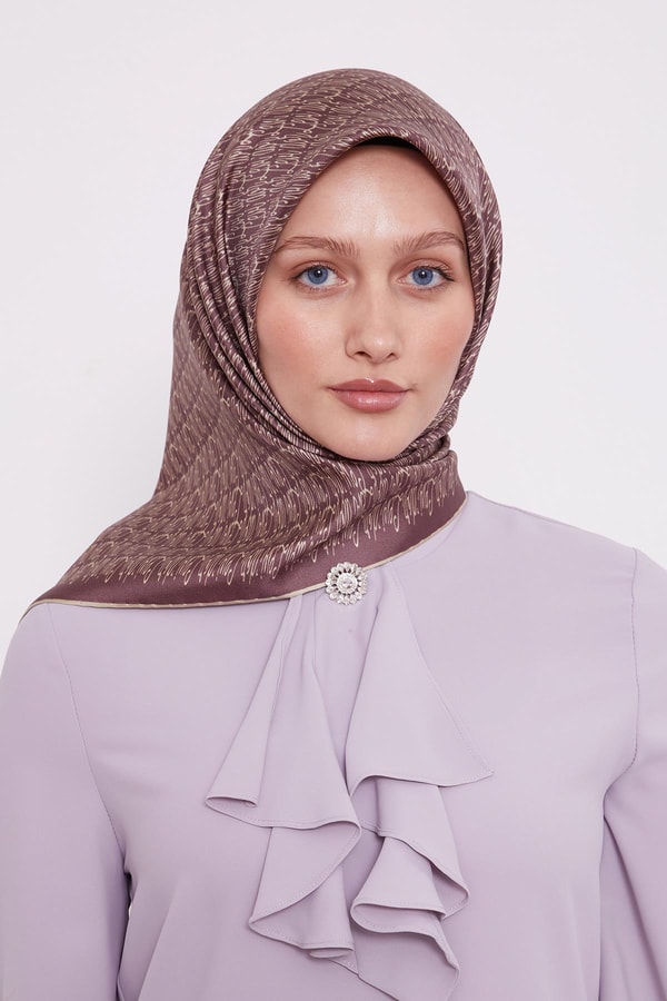 LevidorMürdüm El Yazısı Desen Twill İpek Eşarp