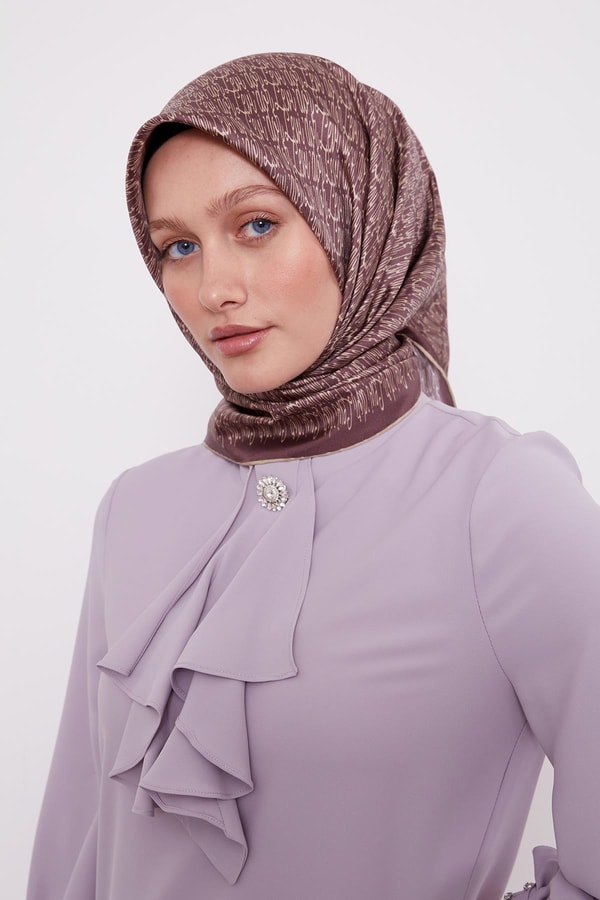 LevidorMürdüm El Yazısı Desen Twill İpek Eşarp