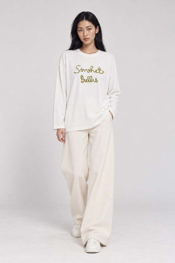 LevidorNakışlı ve Boncuk Detaylı Oversize Sweatshirt Kırık Beyaz