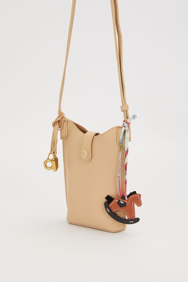 LevidorNude Atlı Charm Detaylı Omuz Çantası